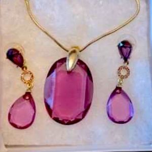 Necklace and earrings set